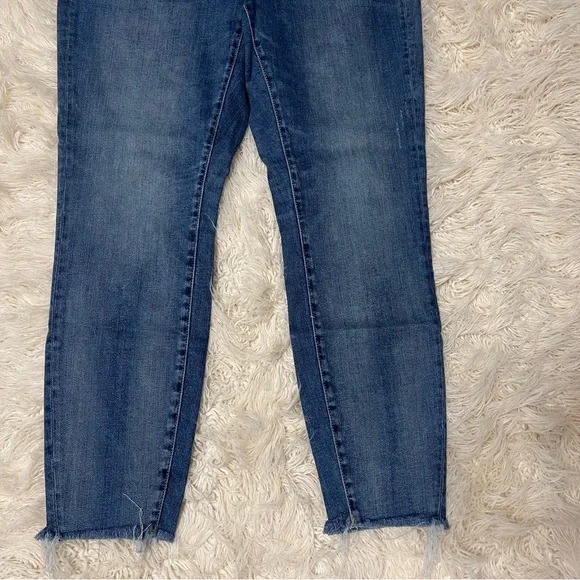 Universal Thread Blue Ankle Cropped Jeans - Picture 4 of 8
